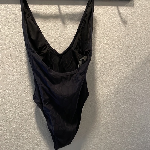 Mono B Low cut halter womens one piece bathing suit black textured Sz Medium☀️ - Picture 4 of 5